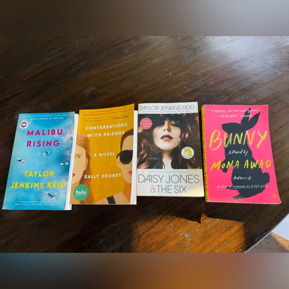 Book bundle - Picture 1 of 1